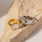 Anillo Lujo Piedra Blanca Nacarada | Dorado