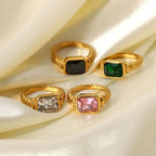 Anillos Gruesos Con Cristal Rosa y Transparente Central | Dorado