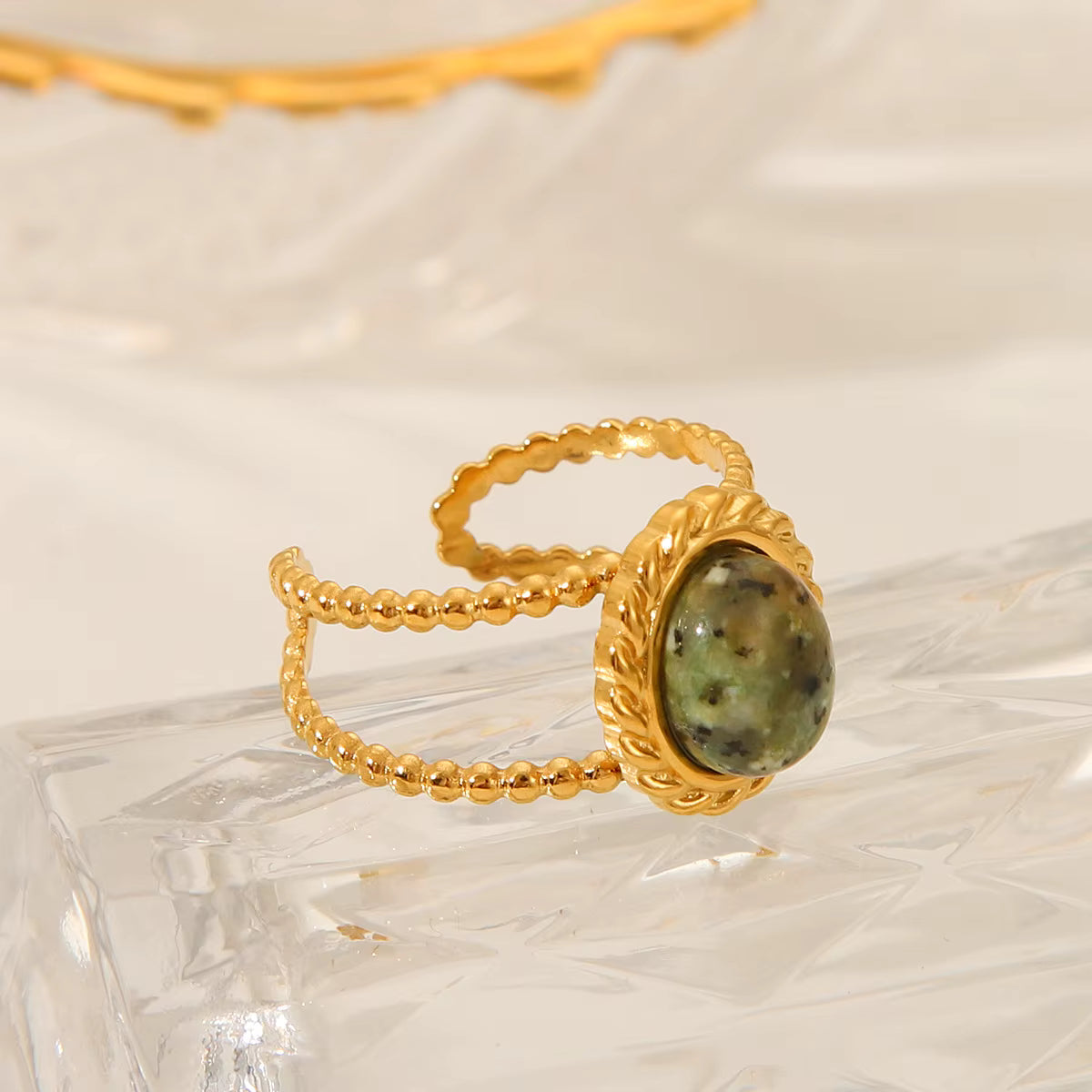 Anillo Elegante Piedra Natural Verde | Dorado