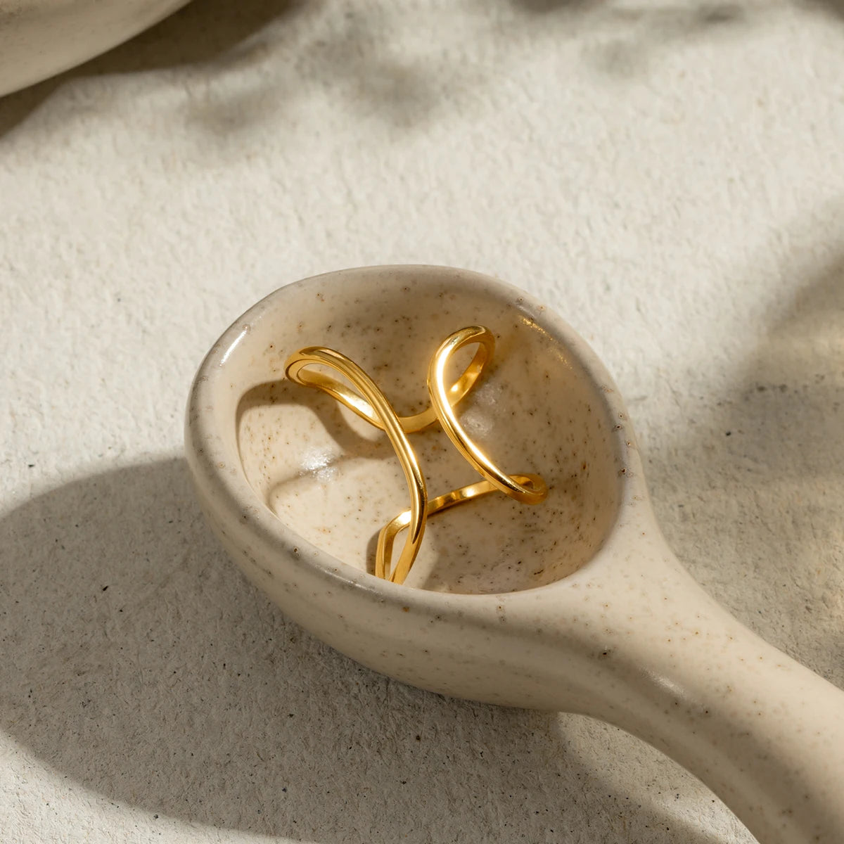 Anillo Geometric Curvaslineas | Dorado