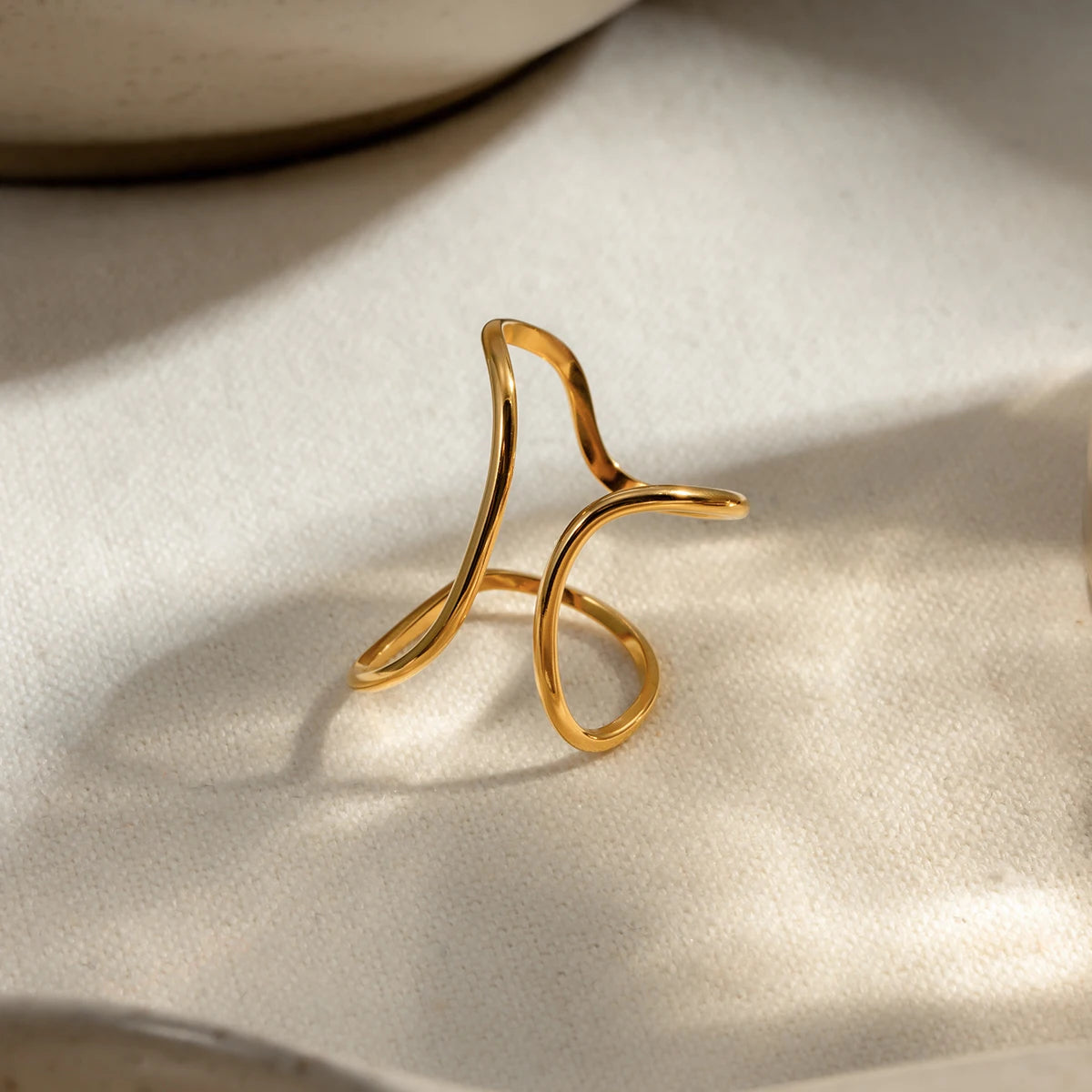 Anillo Geometric Curvaslineas | Dorado