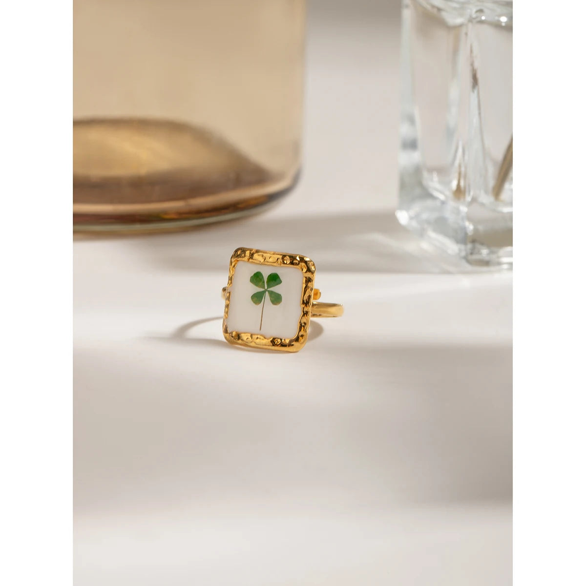 Anillo Cuadrado Resina Flor Verde | Dorado