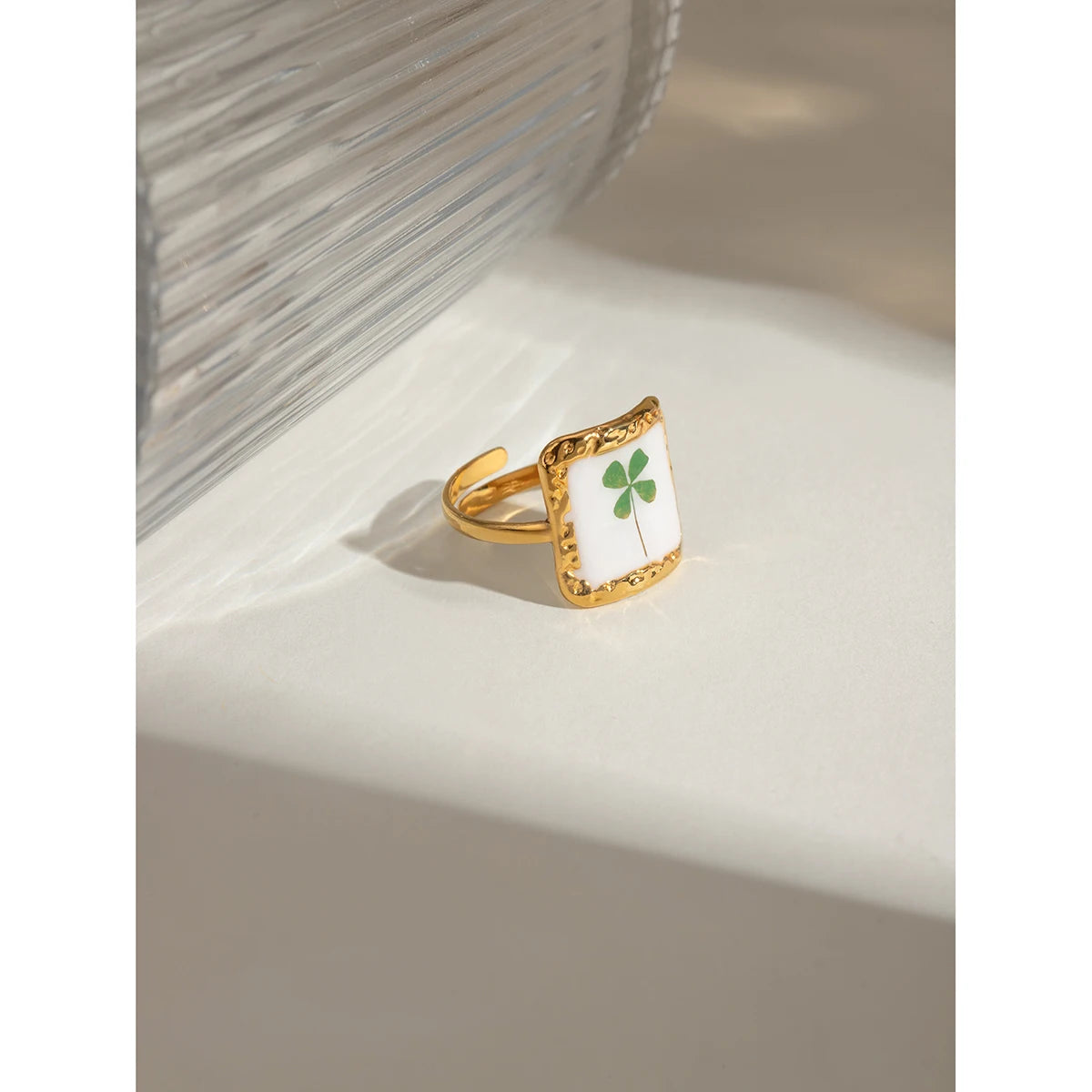 Anillo Cuadrado Resina Flor Verde | Dorado