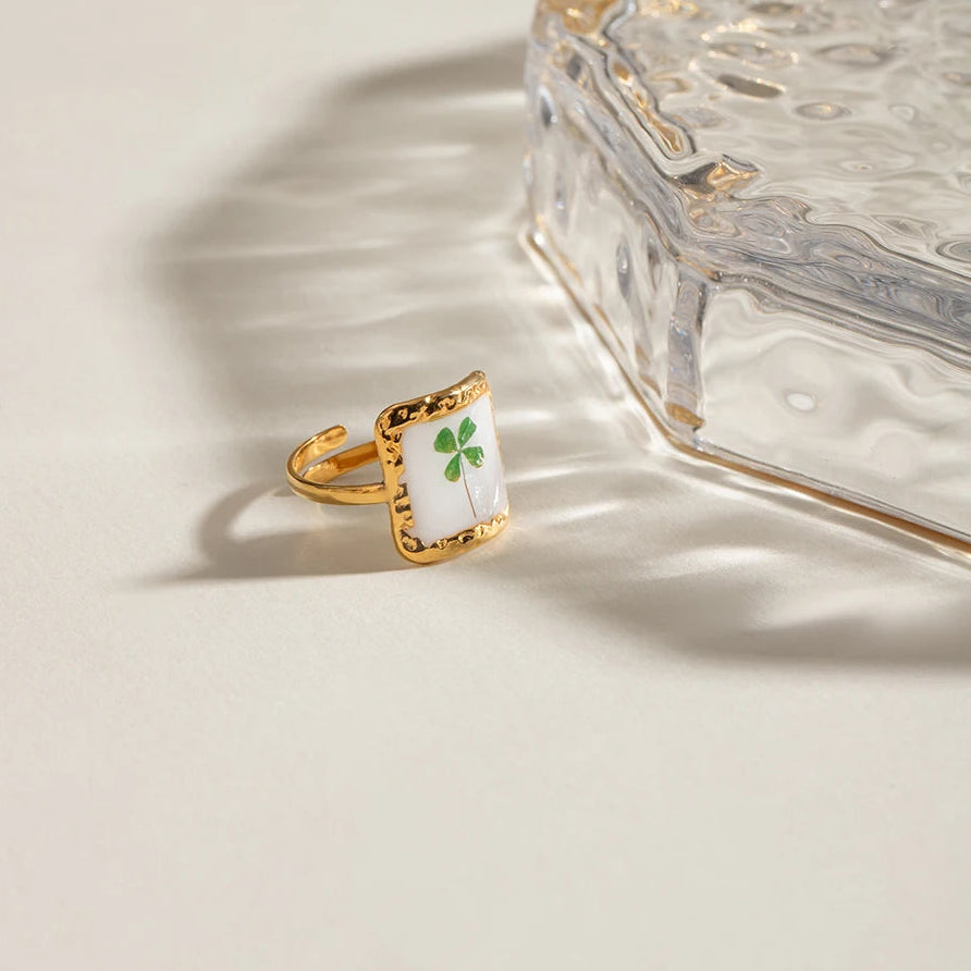 Anillo Cuadrado Resina Flor Verde | Dorado