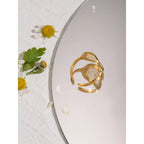Anillo Ovalado Resina Flor Roja | Dorado