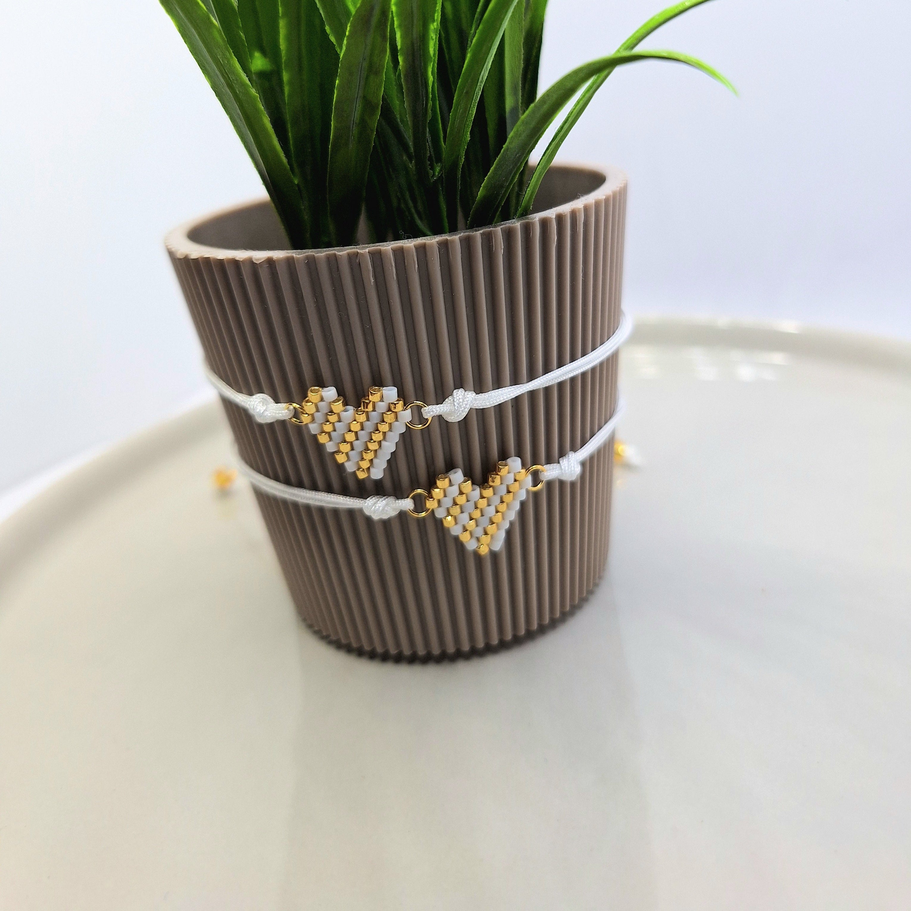 Pulsera de hilo Blanca | Plástico Dorado