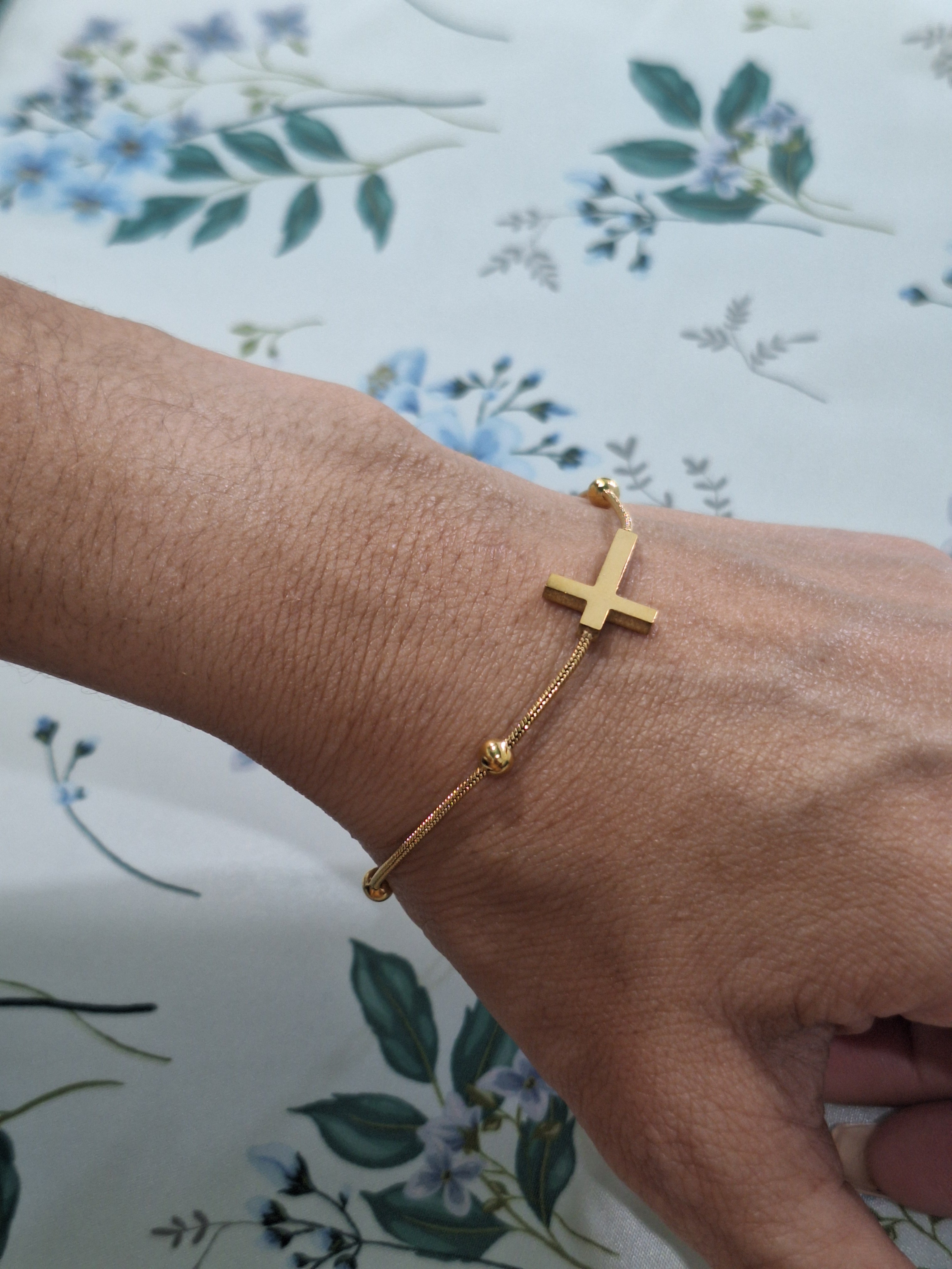 Pulsera de Cruz Con Balines | Dorada