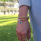 Pulsera Mitad Perla con Medalla De Trébol | Dorado