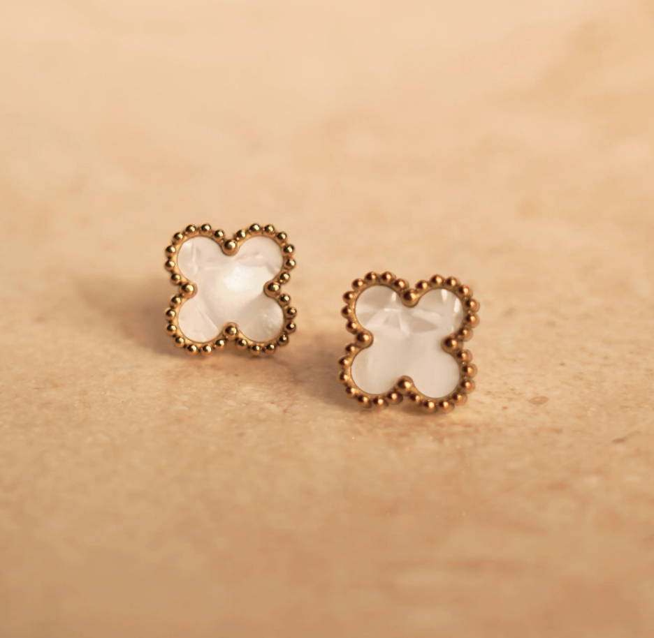 Zarcillo Trébol Pequeño Blanco | Oro Chino Dorado