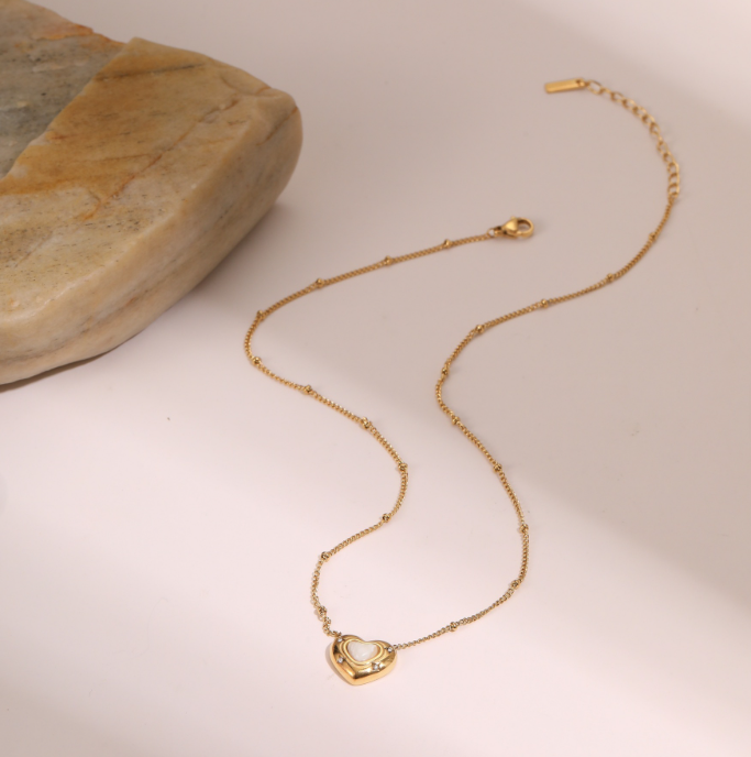 Collar Dije De Corazón Con Piedra Natural Blanca | Dorado