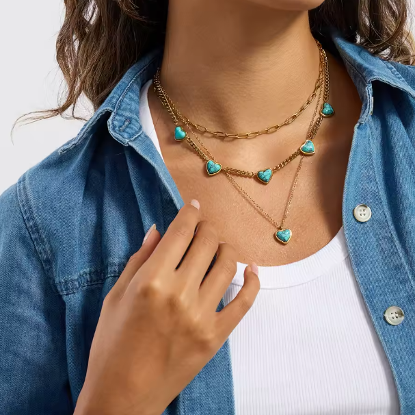 Collar 5 Dijes de Corazón Turquesa | Dorado