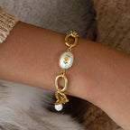 Pulsera De Eslabones Con Dije De Flor Vintage Y Perla | Dorado
