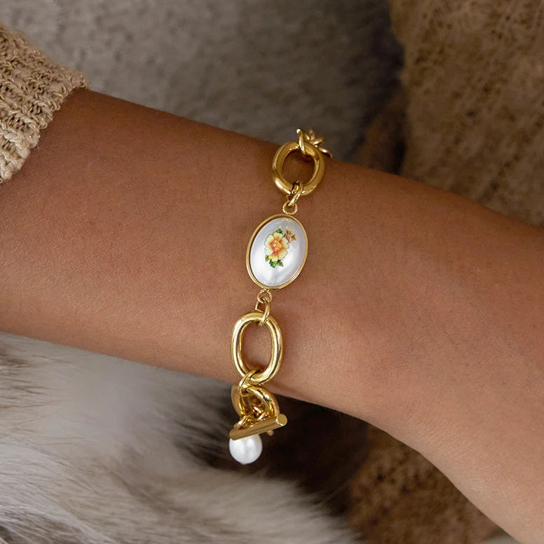 Pulsera De Eslabones Con Dije De Flor Vintage Y Perla | Dorado