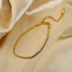 Pulsera Fina De Estilo Entorchado | Dorado