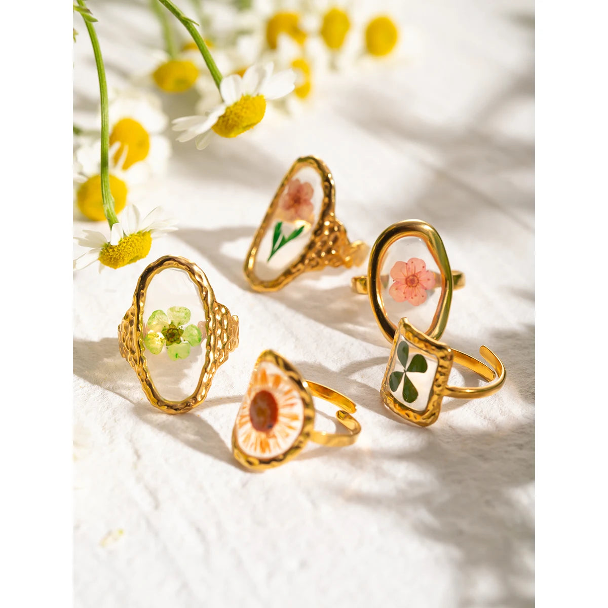 Anillos Ovalados de Resina Floreados | Dorado