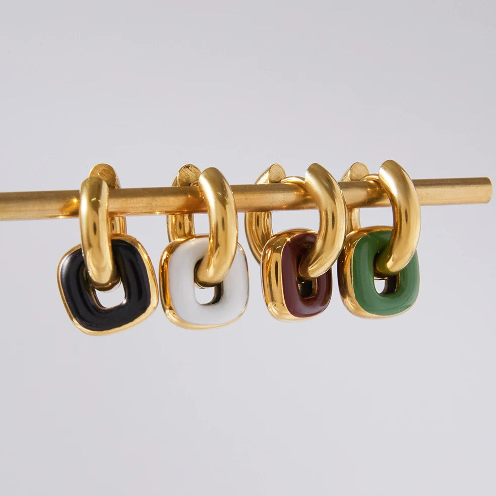 Argolla Gruesas Con Dije Cuadrado De Esmalte Blanco, Vinotinto, Negro y Verde | Dorado
