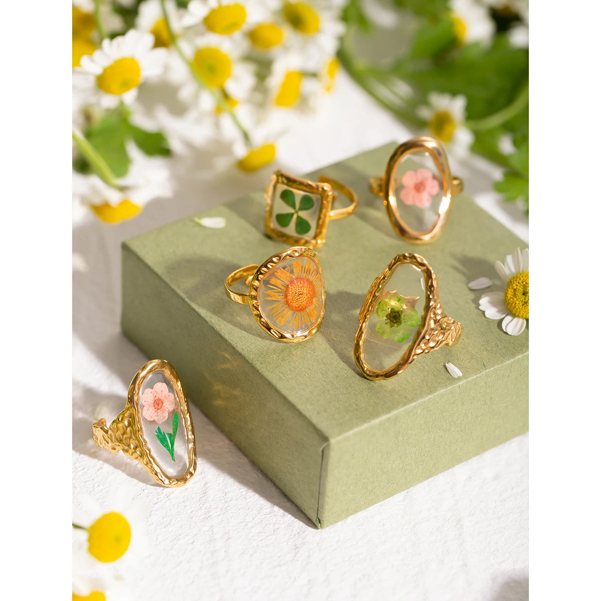 Anillos Ovalados de Resina Floreados | Dorado