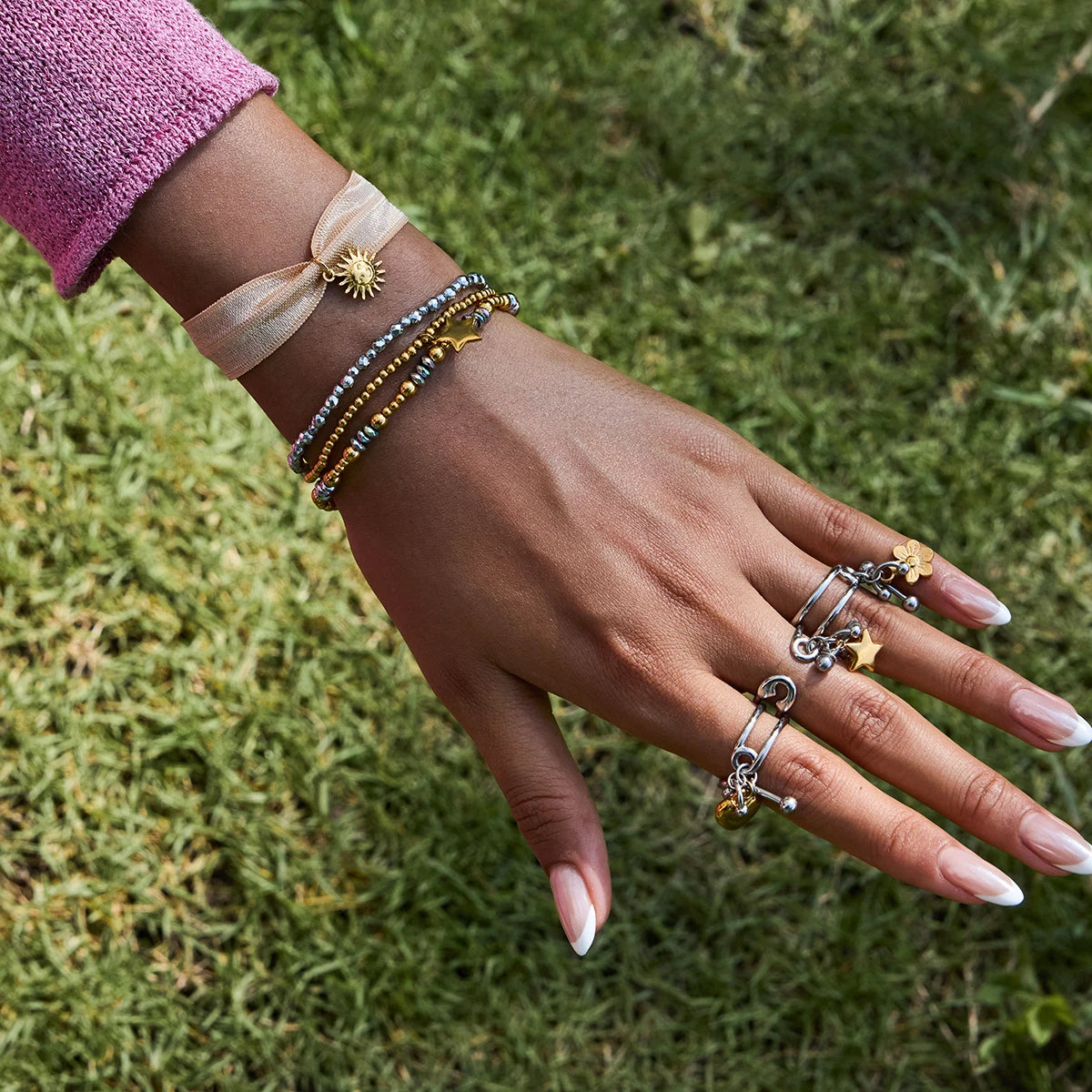 Pulseras Elásticas con Cuencas Facetadas y Dije de Estrella | Dorado y Plateado