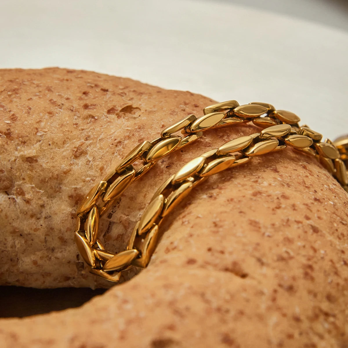 Pulsera Con Eslabones Ovalados Y Relieve Entrelazado | Dorado