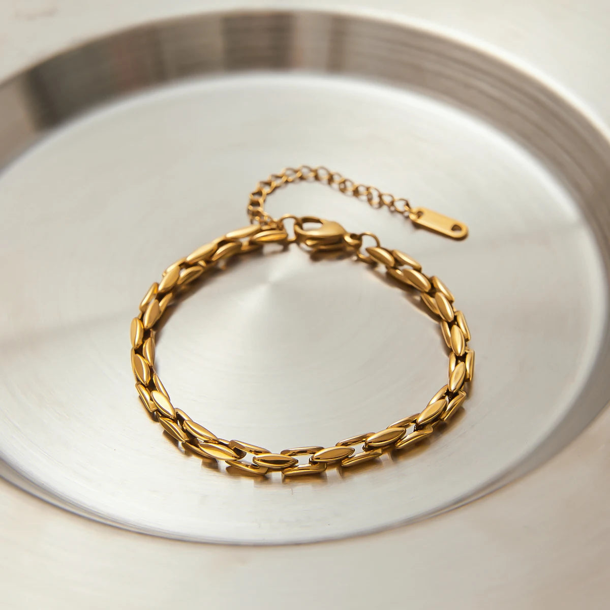 Pulsera Con Eslabones Ovalados Y Relieve Entrelazado | Dorado