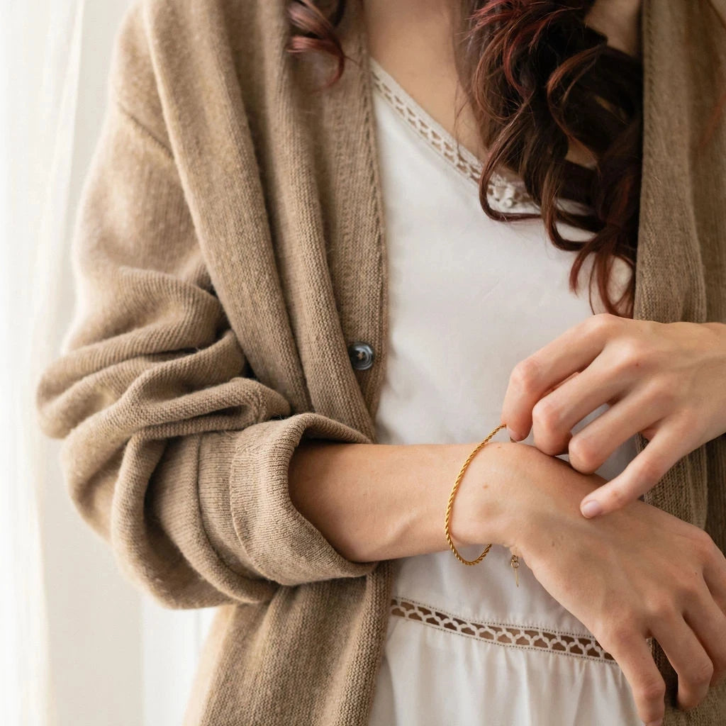Pulsera Fina De Estilo Entorchado | Dorado
