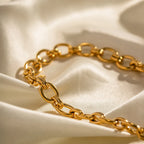 Pulsera De Estilo Clasico Con Detalles De Nudo Metalico Grande | Dorado