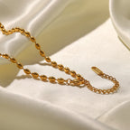 Collar de Perlas Doradas Ovaladas con Piedra Natural | Dorado