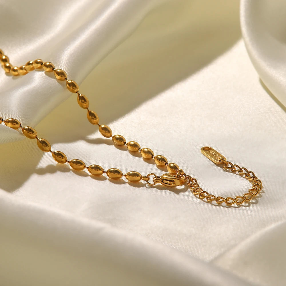 Collar de Perlas Doradas Ovaladas con Piedra Natural | Dorado
