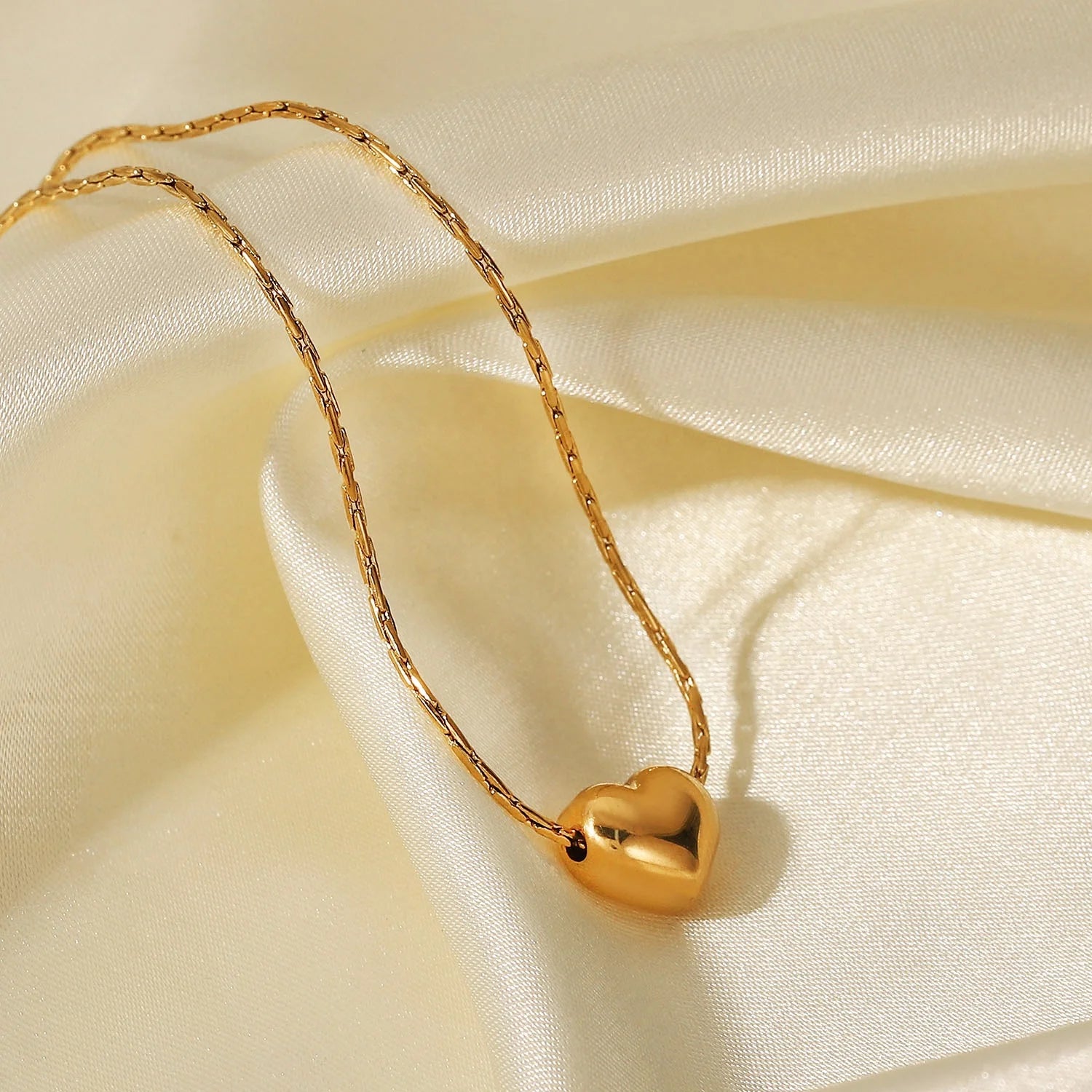 Collar Mini Corazón Minimalista | Dorado
