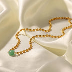 Collar de Perlas Doradas Ovaladas con Piedra Natural | Dorado