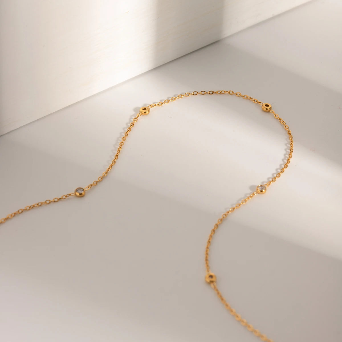 Collar Puntos De Luz Con Circones Minimalistas | Dorado