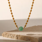 Collar de Perlas Doradas Ovaladas con Piedra Natural | Dorado