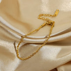 Pulsera Fina De Estilo Entorchado | Dorado