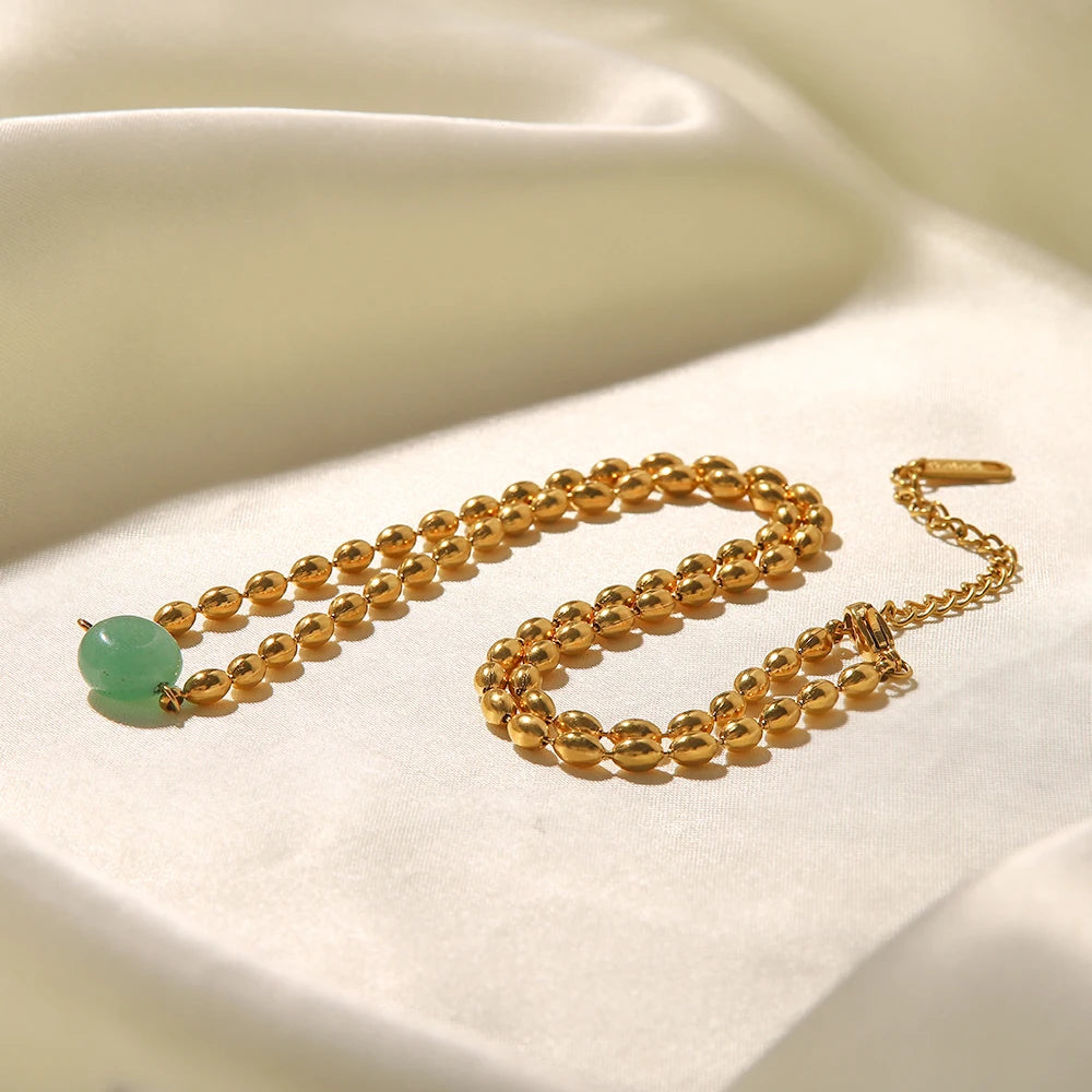 Collar de Perlas Doradas Ovaladas con Piedra Natural | Dorado