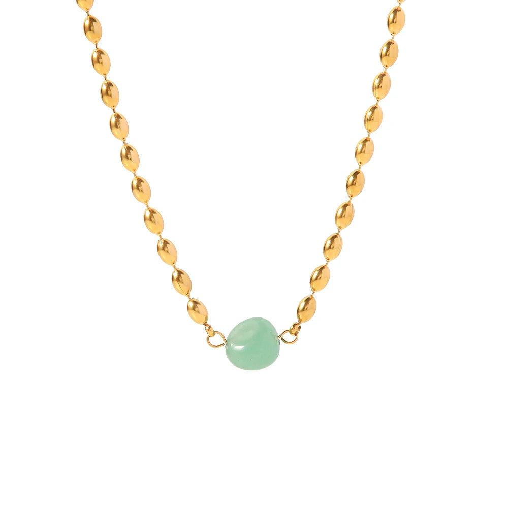Collar de Perlas Doradas Ovaladas con Piedra Natural | Dorado