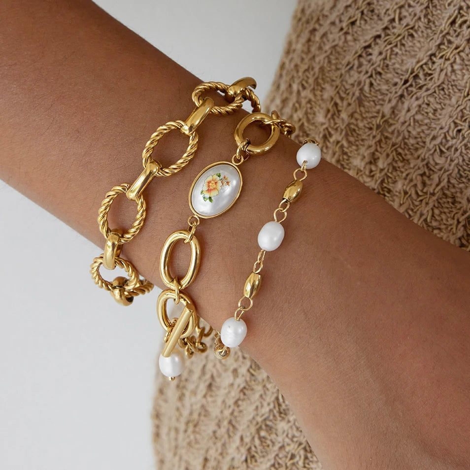 Pulsera De Eslabones Con Dije De Flor Vintage Y Perla | Dorado