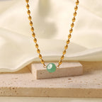 Collar de Perlas Doradas Ovaladas con Piedra Natural | Dorado