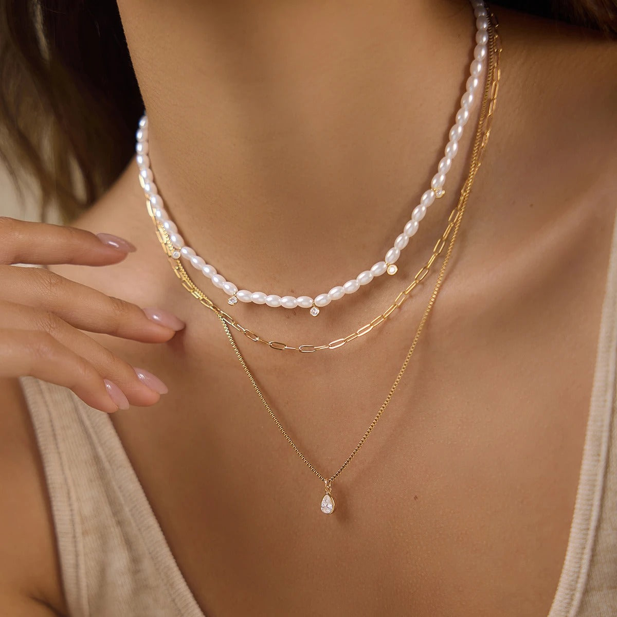 Collar Triple Suspiro del Mar | Dorado y Perla