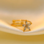 Anillo Delicado Flor Brillante | Dorado