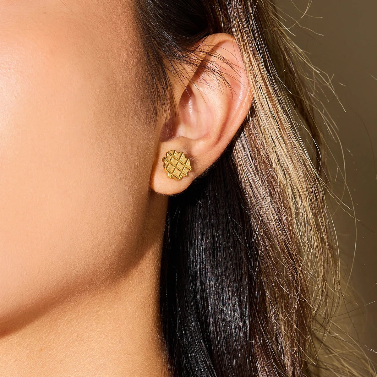 Zarcillos Con Diseño De Dona, Pretzel y Waffle Texturizada | Dorado