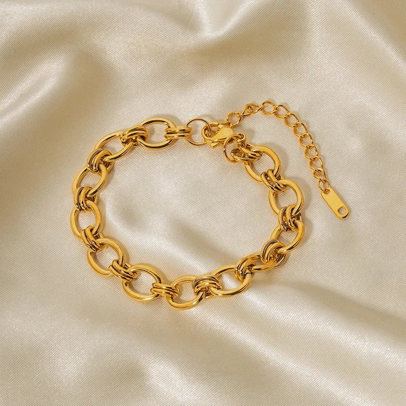 Pulsera De Estilo Clasico Con Detalles De Nudo Metalico | Dorado