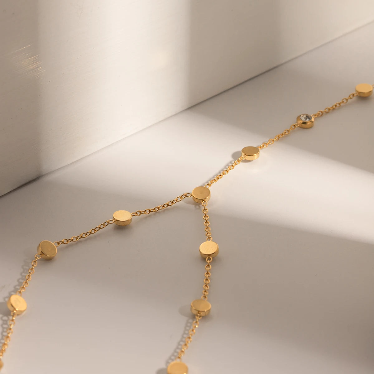 Collar Largo Forma Y Puntos Brillantes | Dorado