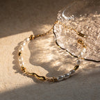 Pulsera De Perlas Blancas Con Detalle De Eslabon Organico | Dorado