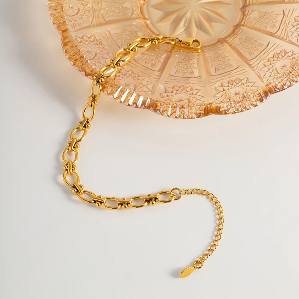 Pulsera De Eslabones Ovalados Con Detalles De Nudos Centrales | Dorado