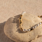 Pulsera De Perlas Blancas Con Detalle De Eslabon Organico | Dorado