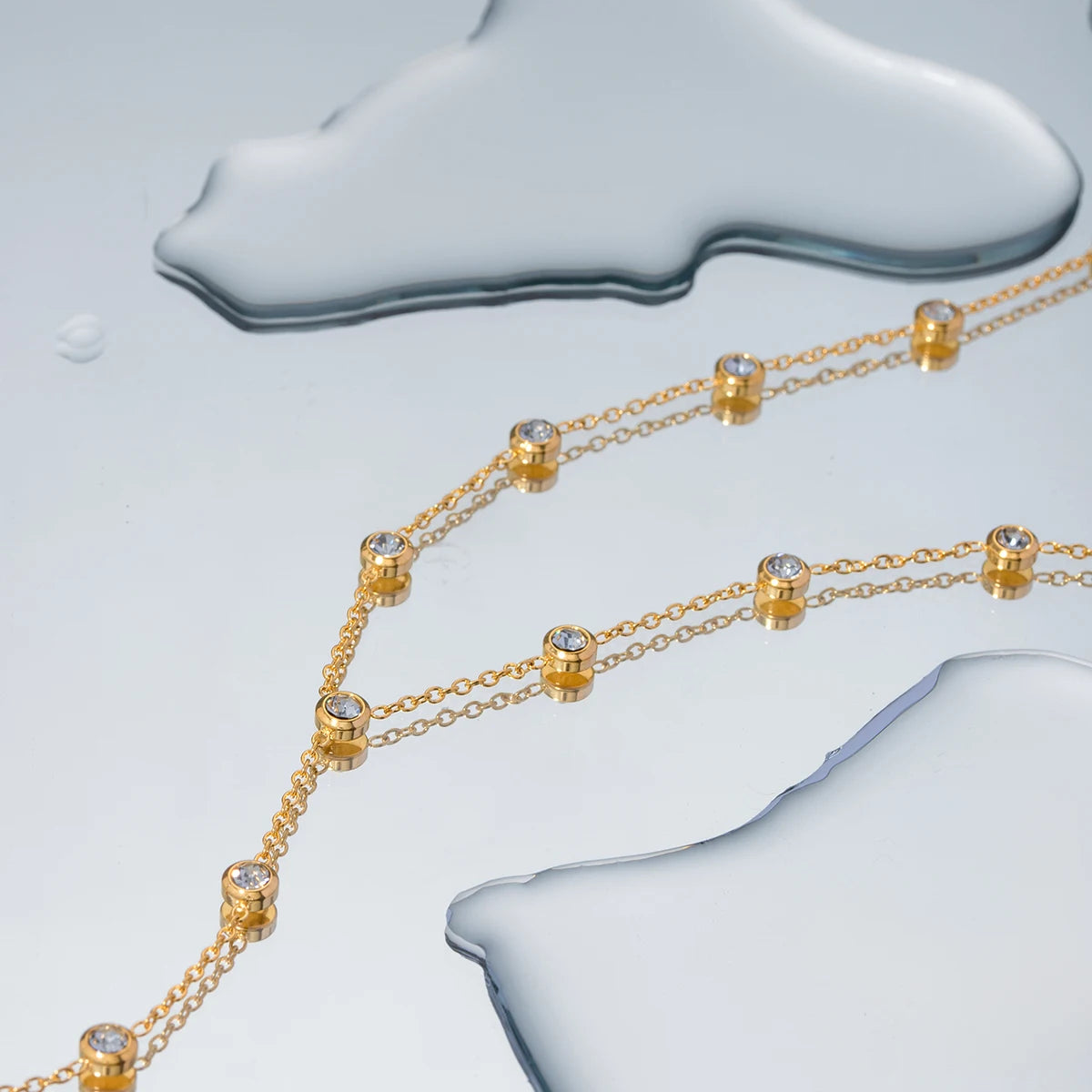 Collar Largo Forma Y Puntos Brillantes | Dorado