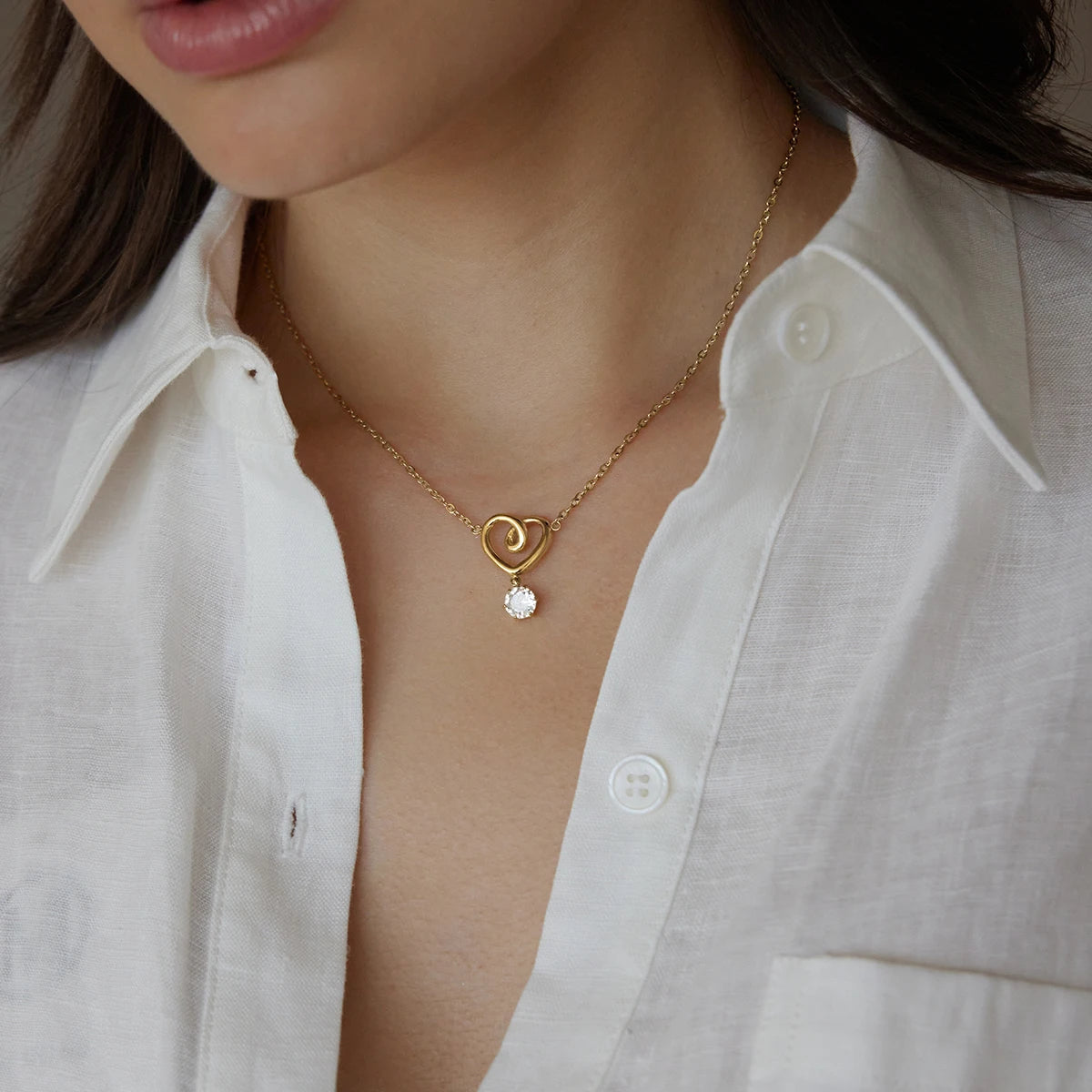 Collar Corazón Swirl y Punto de Luz | Dorado