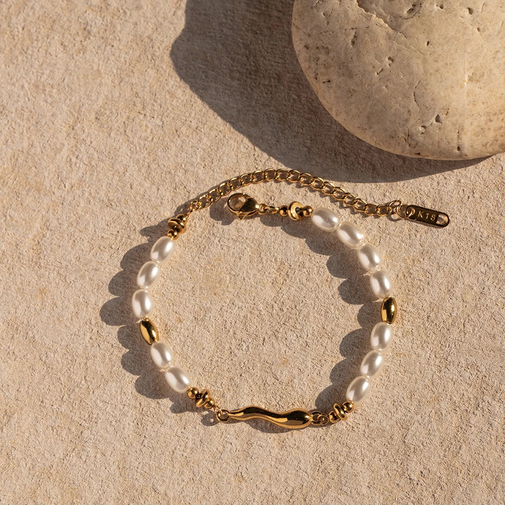 Pulsera De Perlas Blancas Con Detalle De Eslabon Organico | Dorado