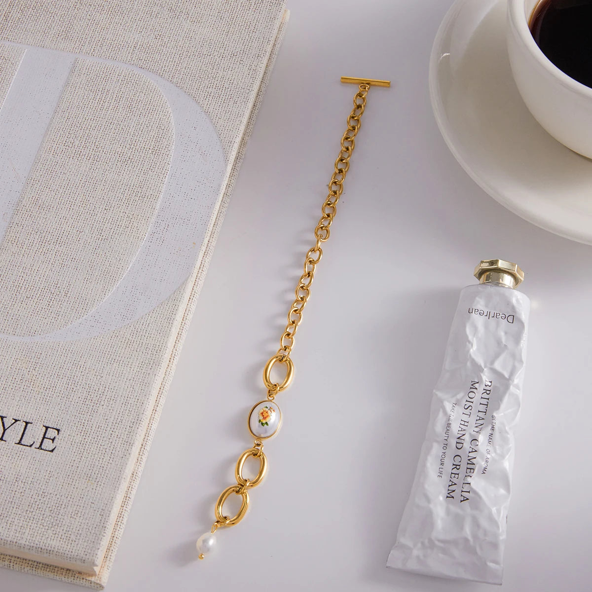 Pulsera De Eslabones Con Dije De Flor Vintage Y Perla | Dorado