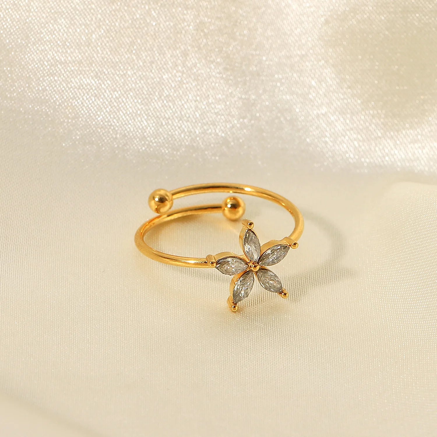 Anillo Delicado Flor Brillante | Dorado
